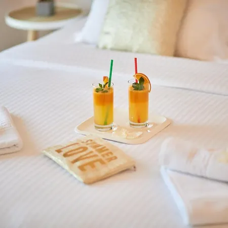 Sun Symphony At Mamaia Nord Beach Side Apartment