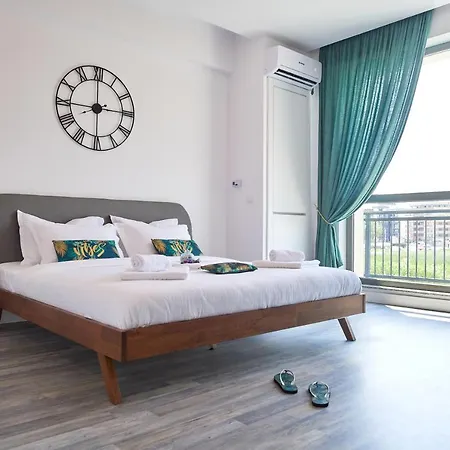Sun Symphony At Mamaia Nord Beach Side Apartment *