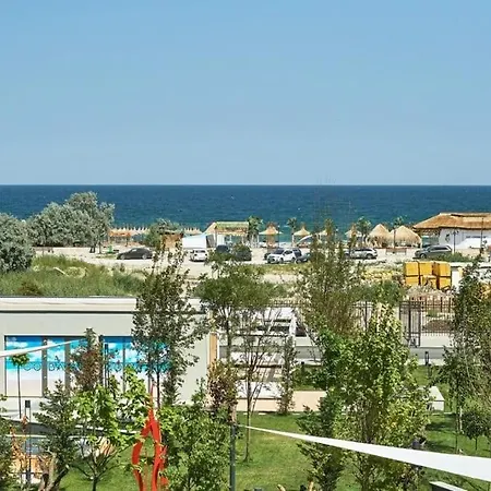 Sun Symphony At Mamaia Nord Beach Side Apartment