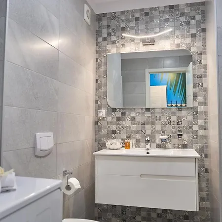Sun Symphony At Mamaia Nord Beach Side Apartment