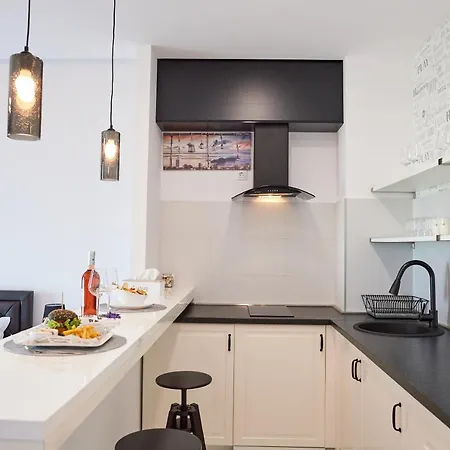 Apartment Sun Symphony At Mamaia Nord Beach Side *